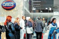 «Πετάνε» ανέργους εκτός ΟΑΕΔ - Ποιοι κινδυνεύουν να χάσουν επίδομα και κάρτα ανεργίας