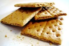 Ξέρετε γιατί τα κράκερ έχουν τρύπες;