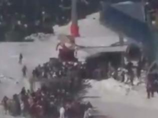 Φωτογραφία για Απίστευτες σκηνές στον Παρνασσό: Χάλασαν τα λιφτ, πιάστηκαν στα χέρια οι σκιέρ