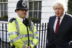 ΕΝΘΟΥΣΙΑΣΜΕΝΟΣ Ο ΜΠΟΡΙΣ ΤΖΟΝΣΟΝ ΜΕ ΤΗΝ ΠΡΟΤΑΣΗ ΤΡΑΜΠ ΓΙΑ ΔΙΜΕΡΗ ΕΜΠΟΡΙΚΗ ΣΥΜΦΩΝΙΑ