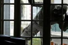 Χειροπέδες σε δύο για την κλοπή στο κατάστημα