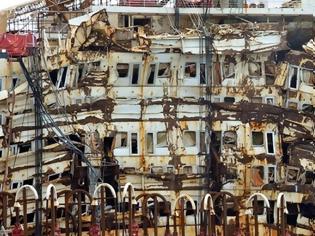 Φωτογραφία για 5 χρόνια μετά το ναυάγιο, το Costa Concordia διαλύεται για παλιοσίδερα