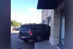 Μια εικοσιεξάχρονη μπήκε με το αυτοκίνητο στο κατάστημα επειδή της αρνήθηκαν να επισκευάσουν το iphone της