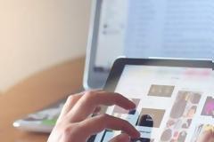 Σχεδόν κανείς δεν αγοράζει πλέον PC και laptop - Δουλεύουν με tablet και smartphone