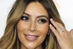Η αμήχανη στιγμή που ούτε η Kim Kardashian θυμάται το βάρος του δαχτυλιδιού των αρραβώνων της