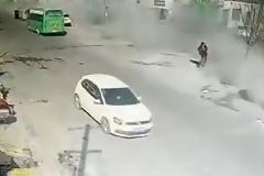 Τροχαίο ατύχημα με φορτηγό που έπεσε επάνω σε κατοικίες