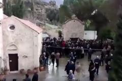 Απίστευτο - Με καταιγισμό ... πυροβολισμών αποχαιρέτησαν τον ηγούμενο!