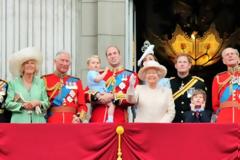 Αναρωτηθήκατε ποτέ γιατί δεν γνωρίζουμε το επώνυμο της βρετανικής βασιλικής οικογένειας;