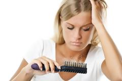 Τριχόπτωση: Αυτές είναι οι 6 κοινές αιτίες που την προκαλούν