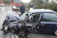 Λαμία: Σοβαρό τροχαίο - Απεγκλωβισμός τραυματία μέσα στη βροχή [video]