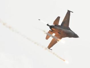 Φωτογραφία για Ατύχημα F-16 στον Άραξο: Πώς έγινε, τι ζημιά έπαθε; Θα ξαναπετάξει;