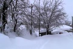 ΣΤΑ 2,20 ΜΕΤΡΑ ΤΟ ΥΨΟΣ ΤΟΥ ΧΙΟΝΙΟΥ ΣΤΑ ΟΡΕΙΝΑ ΤΩΝ ΤΡΙΚΑΛΩΝ