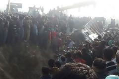 Νεκρά 15 παιδιά σε σύγκρουση σχολικού με φορτηγού