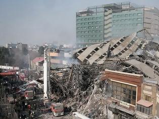 Φωτογραφία για Δεκάδες νεκροί σε φλεγόμενο ουρανοξύστη που κατέρρευσε