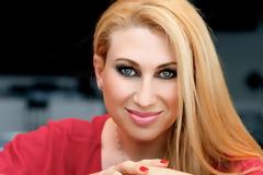 Η Μαντώ μας συστήνει την 11χρονη κόρη της. Δες την να τραγουδά!