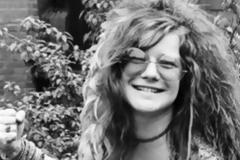 Τζάνις Τζόπλιν: Η κοπέλα που έγινε χίπισσα, ροκ ίνδαλμα και έχασε τη ζωή της από τα ναρκωτικά