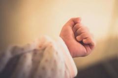 Το πόρισμα του ιατροδικαστή για τον θάνατο του βρέφους στη Σητεία