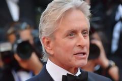 Ο Μάικλ Ντάγκλας στηρίζει Τραμπ: Δεν είναι ηλίθιος