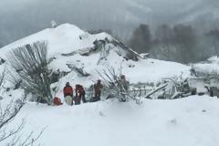 Όσο και αν ψάχνουν δεν βρίσκουν επιζώντες στο ιταλικό ξενοδοχείο
