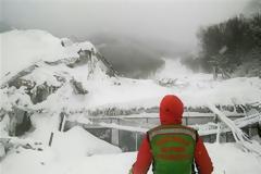 ΟΚΤΩ ΕΠΙΖΩΝΤΕΣ ΣΤΟ ΙΑΤΑΛΙΚΟ ΞΕΝΟΔΟΧΕΙΟ ΠΟΥ ΘΑΦΤΗΚΕ ΣΤΟ ΧΙΟΝΙ