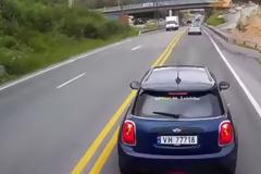 “Brake check” από οδηγό ΜΙΝΙ Cooper σε νταλικέρη! [video]