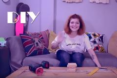 Δείτε πως μπορείτε εύκολα να φτιάξετε ένα επιτραπέζιο ρολόι από ξύλο παλέτας.