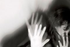 Σοκ στην Πάτρα: Ξαναβίασε την κόρη του μόλις βγήκε από τη φυλακή για το βιασμό της!