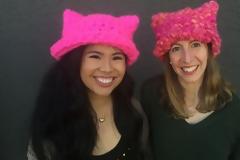 Το ροζ σκουφάκι με αυτιά γάτας, σύμβολο των γυναικών κατά του Τραμπ