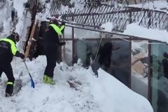 Μια γυναίκα και δυο παιδιά εντόπισαν οι διασώστες στο ξενοδοχείο Rigopiano