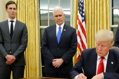 Δεν πρόλαβε να μπει στο Λευκό Οίκο ο Τραμπ και άλλαξε τις κουρτίνες