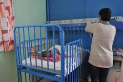 ΣΟΚΑΡΕΙ η μάνα των 3 παρατημένων παιδιών... Κάντε ό,τι θέλετε, εγώ βιώνω ένα νέο έρωτα τώρα!