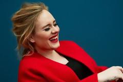 Η Adele θα τραγουδήσει στη σκηνή των φετινών βραβείων Grammy
