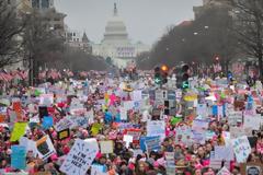 Εκατοντάδες χιλιάδες άνθρωποι διαδήλωσαν κατά του Ντόναλντ Τραμπ