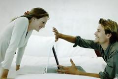 Η επιστήμη ξέρει: Aυτό είναι το νούμερο 1 πράγμα που κρύβουν οι άντρες από τις γυναίκες