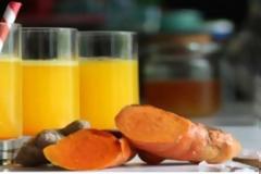 Έπινε ζεστό νερό με κουρκουμά κάθε πρωί για 12 μήνες – Το αποτέλεσμα, εκπληκτικό!