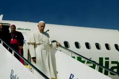 Πάπας Φραγκίσκος: Παράδειγμα ανθρωπιάς στο προσφυγικό Ελλάδα και Ιταλία