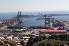 Καταπλέει στον Πειραιά σούπερ δεξαμενή