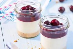 Cheesecake βύσσινο σε ποτήρι