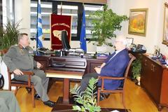 Στον δήμαρχο Λάρισας ο απερχόμενος διοικητής 1ης Στρατιάς Αντγος Ηλίας Λεοντάρης