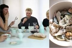 ΑΝΑΤΡΙΧΙΑΣΤΙΚΟ: Τρώνε από πιάτα που έφτιαξαν από ΚΟΚΚΑΛΑ φίλων και συγγενών τους [photos+video]