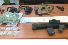 Συνελήφθη 42χρονος για παράβαση των νόμων περί ναρκωτικών και περί όπλων [photo]