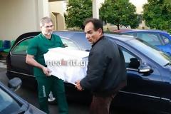 ΡΑΓΙΖΟΥΝ ΚΑΡΔΙΕΣ οι εικόνες: Σε λευκό ΦΕΡΕΤΡΟ η σορός του άτυχου βρέφους από τη Σητεία - Οι 7 λέξεις του πατέρα που αφέθηκε ελεύθερος [photos+video]