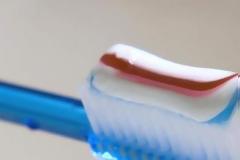 Ποιά χημική ουσία σε τρόφιμα και οδοντόπαστες θεωρείται ύποπτη