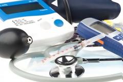 «Μπάχαλο» με τα ιατροτεχνολογικά προϊόντα – Δεν ξέρουν τι συμβάσεις θα κληθούν να υπογράψουν οι πάροχοι