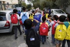 Απειλούν τη διευθύντρια του σχολείου στη Λάρισα για το θέμα των προσφυγόπουλων