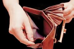 ΕΙΣΟΔΗΜΑ 600 ΕΚΑΤ. ΕΥΡΩ ΕΧΑΣΑΝ ΤΑ ΝΟΙΚΟΚΥΡΙΑ ΤΟ 3ο ΤΡΙΜΗΝΟ ΤΟΥ 2016