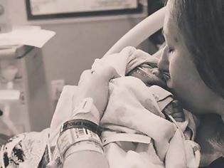 Φωτογραφία για Συγκινητική απόφαση: Γονείς δωρίζουν τα όργανα του μωρού τους που έζησε μόλις 15 ώρες
