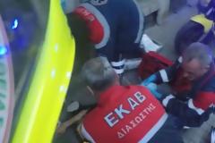 ΣΥΓΚΛΟΝΙΣΤΙΚΟ ΒΙΝΤΕΟ: Αυτοί είναι οι αφανείς ήρωες της καθημερινότητας - Διασώστες του ΕΚΑΒ έσωσαν από βέβαιο θανατο καρδιοπαθή