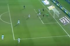 Απίστευτη ευκαιρία με...διπλό δοκάρι για Ρονάλντο!