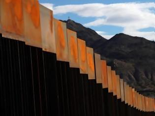 Φωτογραφία για Ο Τραμπ θα πληρώσει τα λεφτά για το τείχος στο Μεξικό